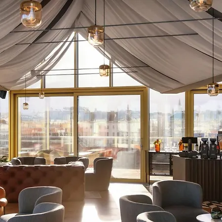 Radisson Red Hotel, 4*