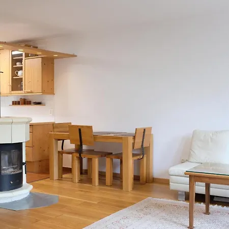 Town House Near Metro & Center Homestay