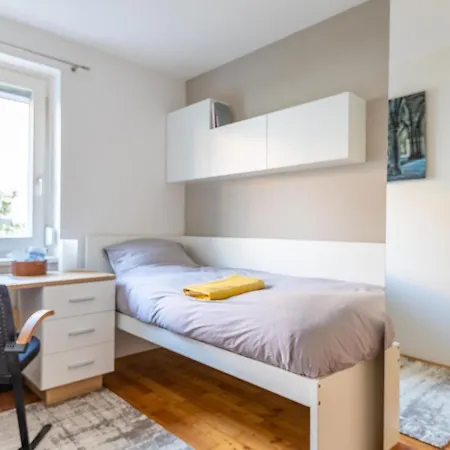 Homestay Town House Near Metro & Center Vienna