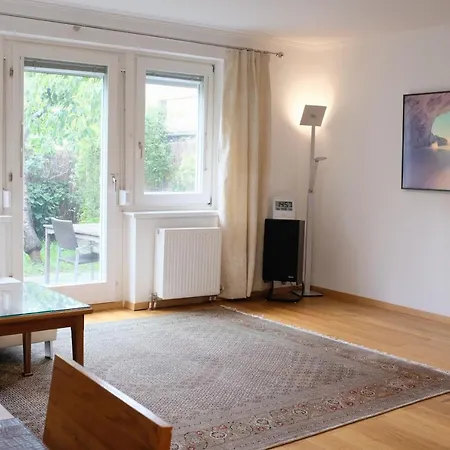 Homestay Town House Near Metro & Center *