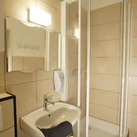 Westend Hostel *