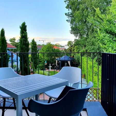 Near Lake Fully Furnished Beautiful Apartment Wien