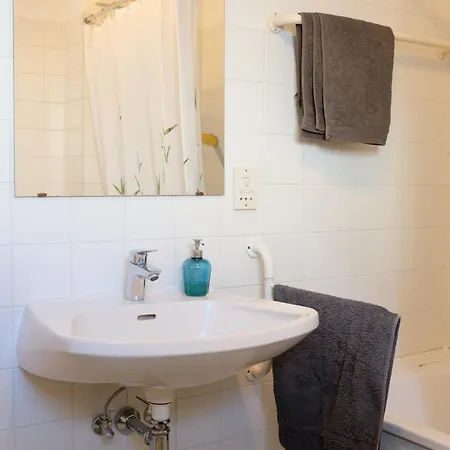 Homestay Town House Near Metro & Center Vienna