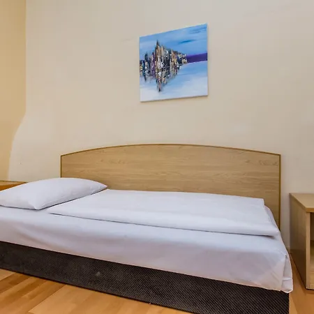 Graf Stadion Hotel 3*