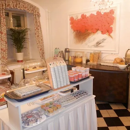 Graf Stadion Hotel 3*