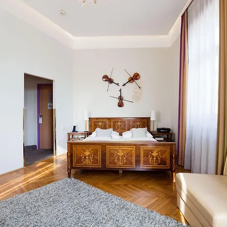 Boutique Donauwalzer Hotel 3*