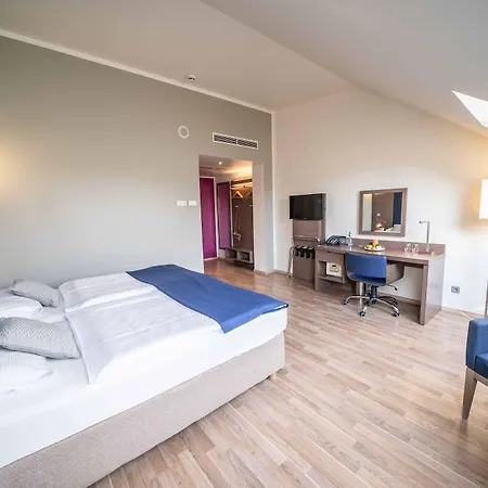 Orangerie Hotel 4*