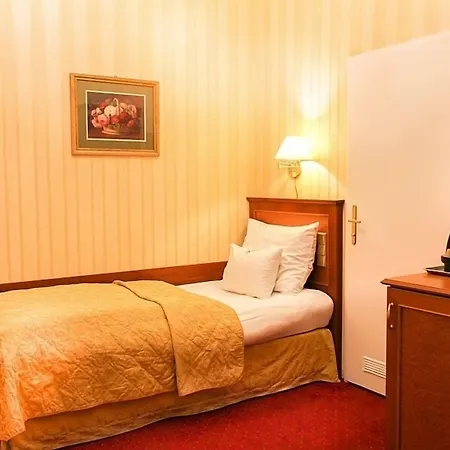Opera Hotel 4*