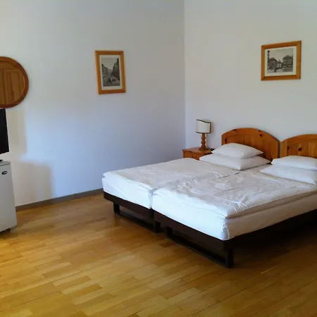Caroline Hotel 3*