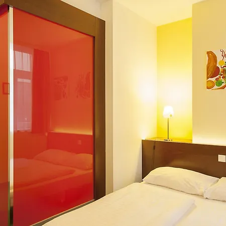 Stadthalle Bed & Breakfast 2*