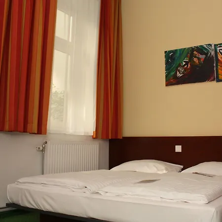 Stadthalle Bed & Breakfast 2*