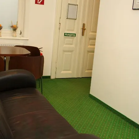 Stadthalle Bed & Breakfast 2*
