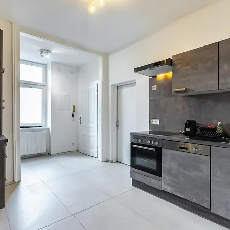 Newley Renovated Next To Hannovermarkt Apartment *