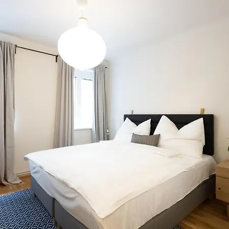 Chic 1-bed By Canal Walk To Historic Centre דירה וינה