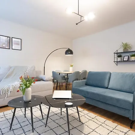 Chic 1-bed By Canal Walk To Historic Centre
