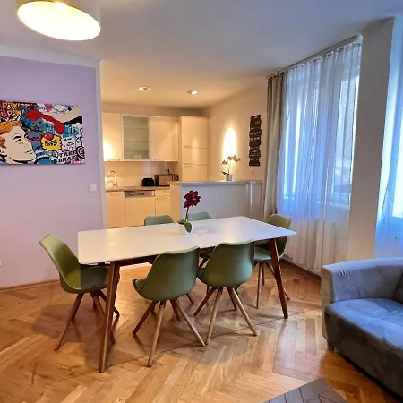 Exclusive Center Apartment