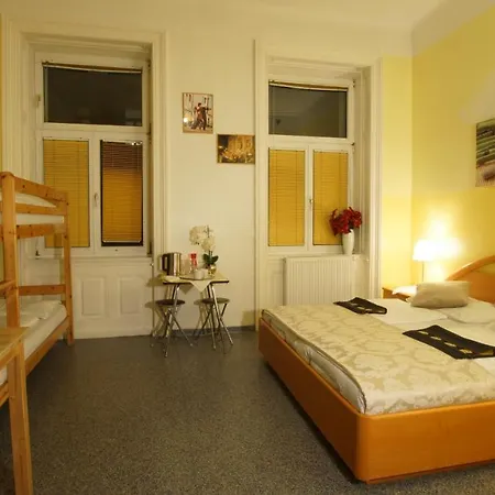Westend Hostel *
