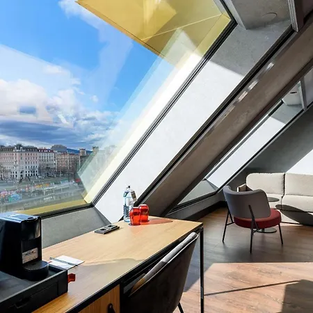 Radisson Red Hotel,