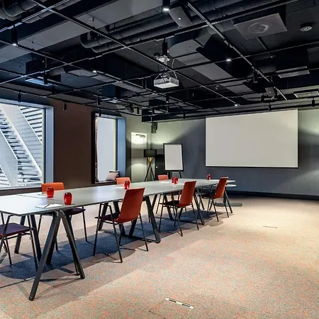 Radisson Red Hotel, Отель 4*