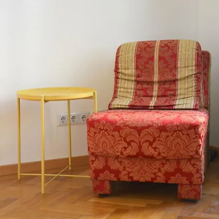 1090 Apartment *