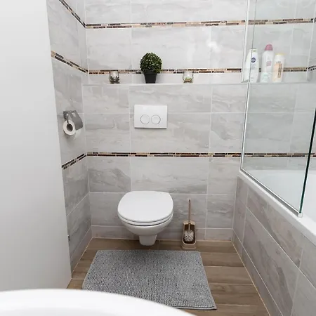 Comfortable Romantic 1 Bedroom Near Augarten *