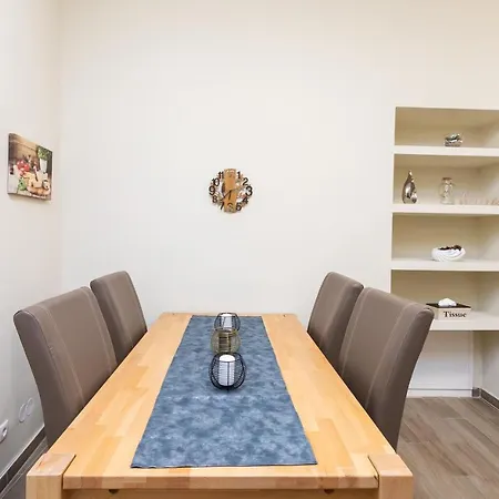 Comfortable Romantic 1 Bedroom Near Augarten Apartment Vienna
