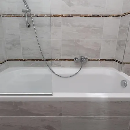 Apartment Comfortable Romantic 1 Bedroom Near Augarten