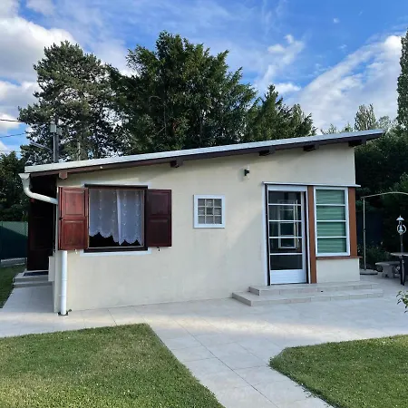 Garden Bungalow Danube Holiday home *