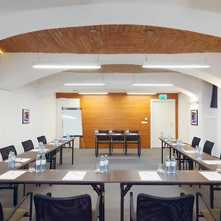 Fortyplusone - Newly Renovated! Βιέννη