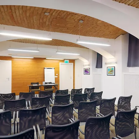 Fortyplusone - Newly Renovated! 4* Βιέννη
