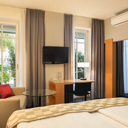 By Ihg