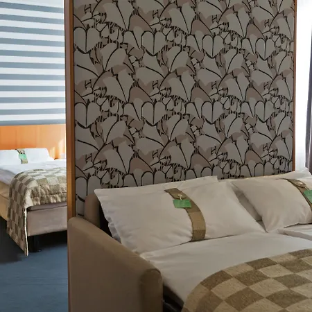 By Ihg