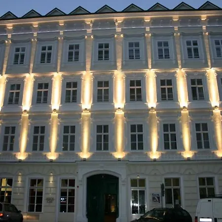 Aparthotel The Levante Rathaus 4*