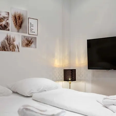 Beautiful Center 4 Apartment *