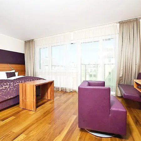 Pakat Hotel