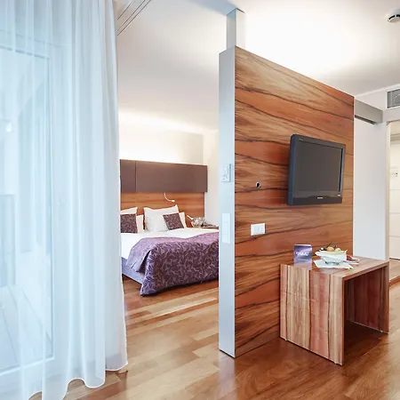Pakat Hotel