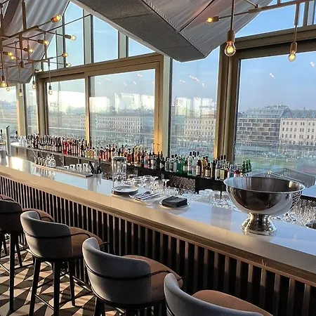 Отель Radisson Red Hotel,