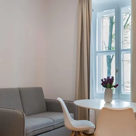 Beautiful Center 4 Apartment *