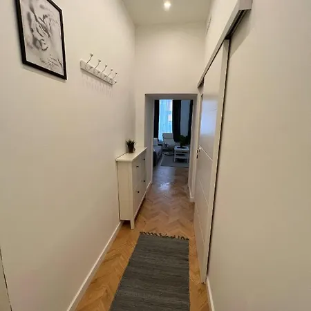 Cozy, Quiet Place Near Belvedere Apartment