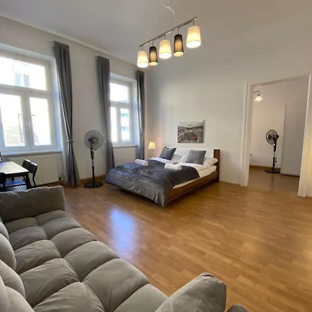 Beautiful 2br Aptartment 12 Minutes To Downtown Apartament Viena