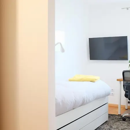Homestay Town House Near Metro & Center Vienna