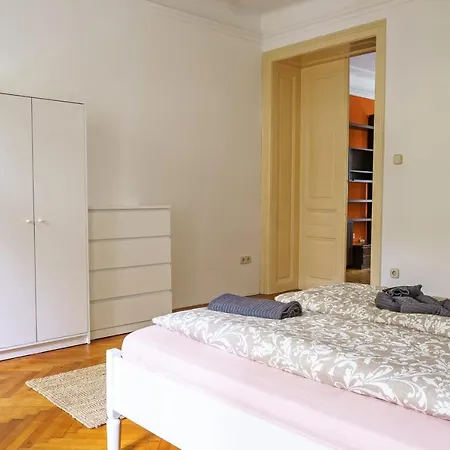 Living - Rustengasse * Vienna