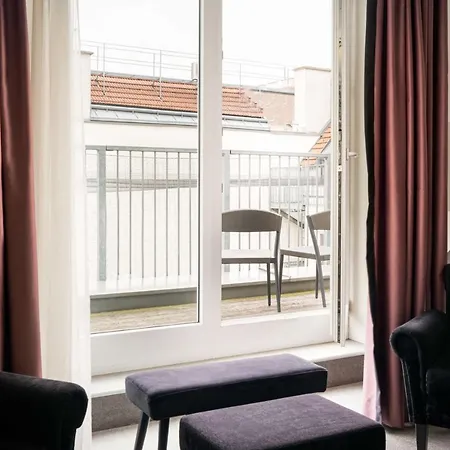 Hotel Elaya West
