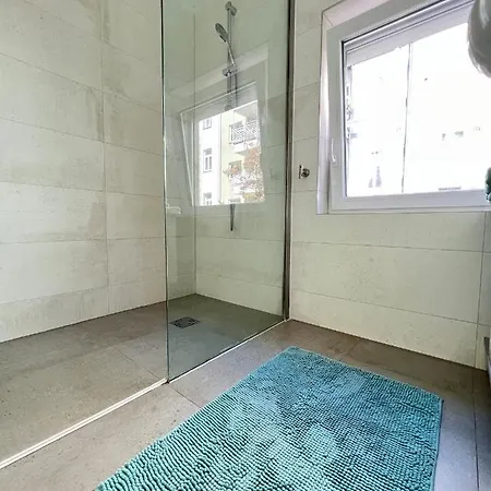 Charming Townhouse Directly By Metro *