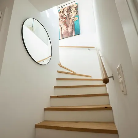 Orestaliving - Penthouse With Designer Renovation Apartment *