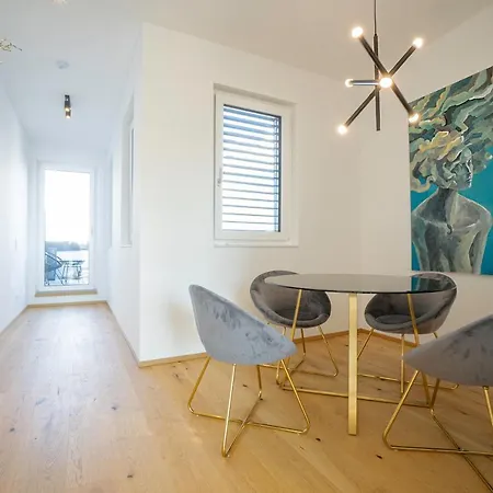 Apartment Orestaliving - Penthouse With Designer Renovation