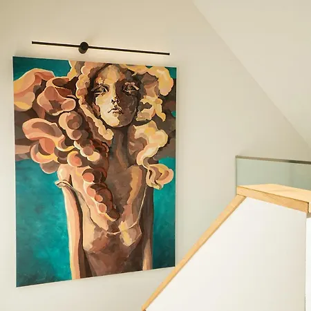 Orestaliving - Penthouse With Designer Renovation Apartment *