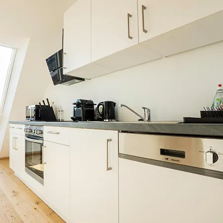 Orestaliving - Penthouse With Designer Renovation Apartment