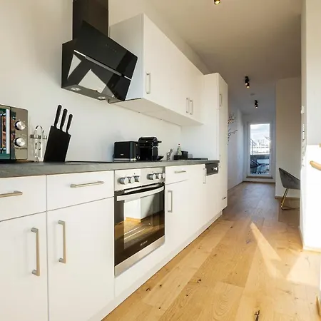 Orestaliving - Penthouse With Designer Renovation Apartment *