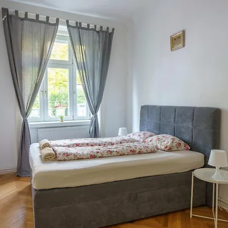 Central Living - Schoenbrunn *